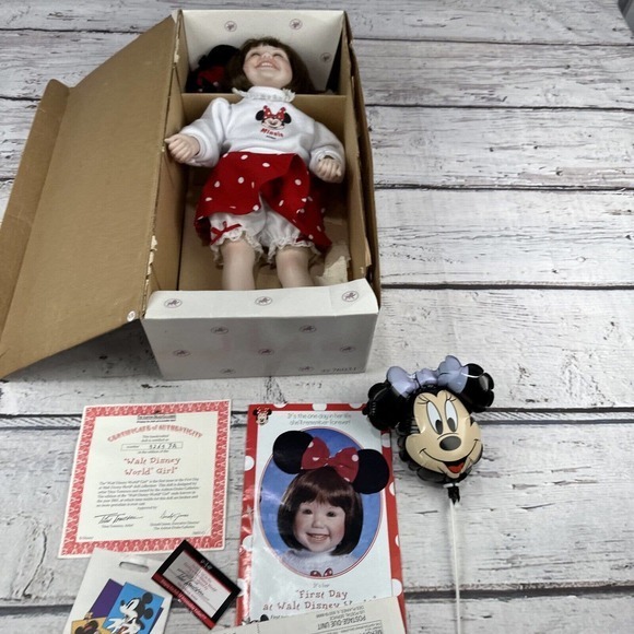 Walt Disney World Girl Hand crafted Doll Ashton Drake‎ Minnie Mouse by Tomescu - Picture 9 of 13